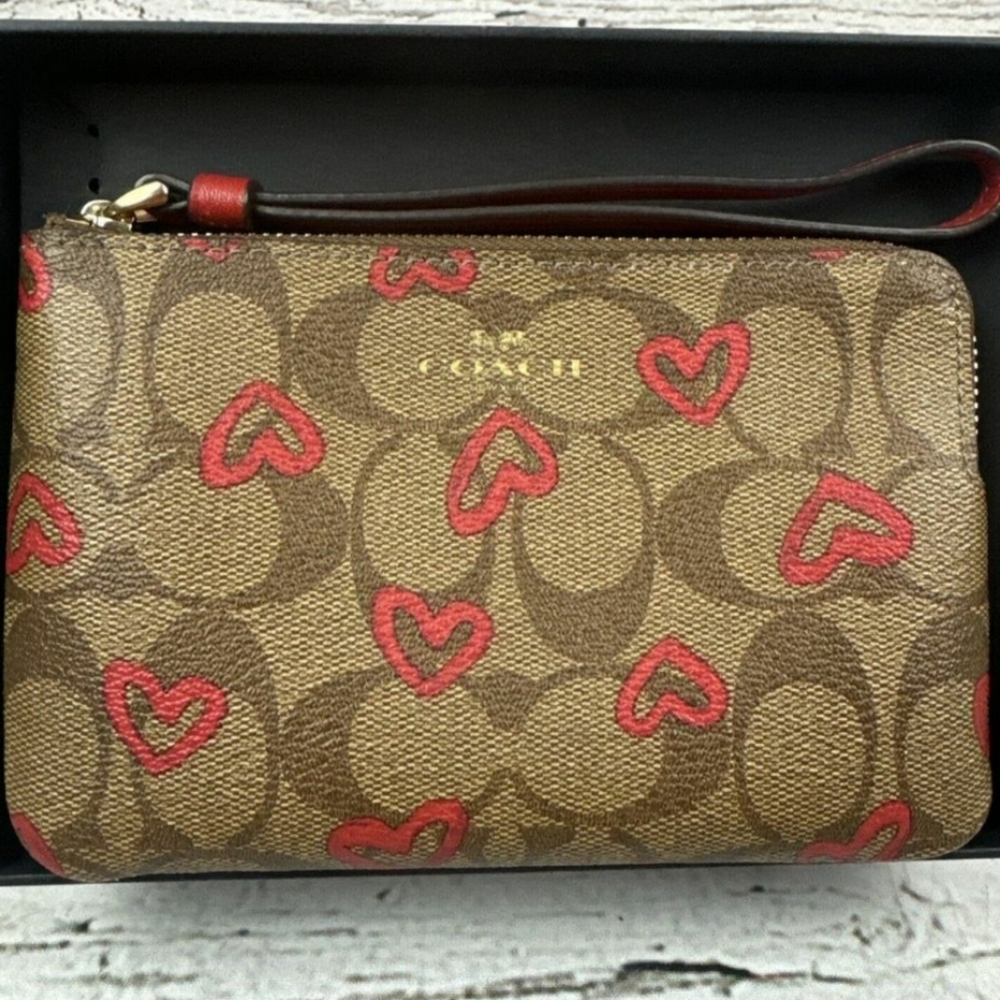 Coach wristlet Heart Print